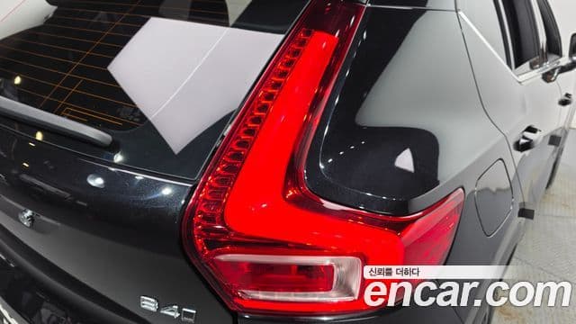 Volvo XC40 2020 — ფოტო 6/36