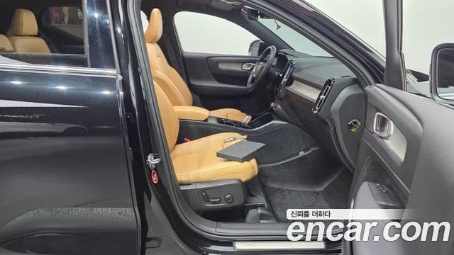 Volvo XC40 2020 — ფოტო 36/36