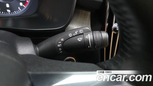 Volvo XC40 2020 — ფოტო 20/36
