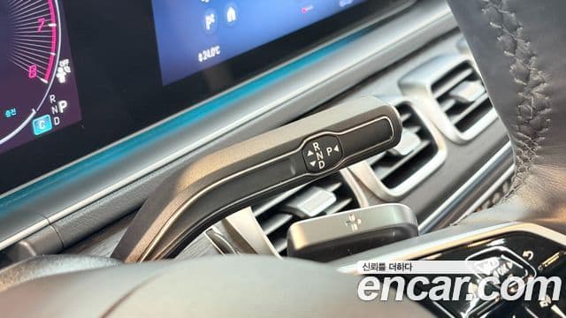 Mercedes-Benz GLE-Class 2025 — Photo 15/20