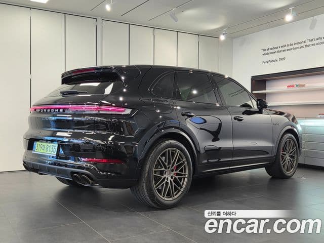 Porsche Cayenne 2025 — Photo 5/20