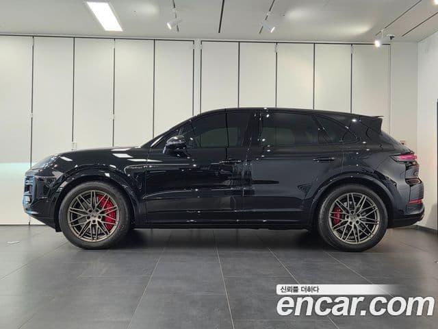 Porsche Cayenne 2025 — Photo 8/20