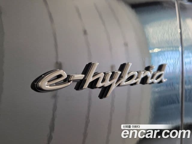 Porsche Cayenne 2025 — Photo 2/20