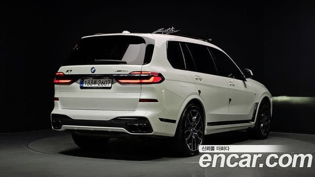 BMW X7 2025 — Photo 1/36