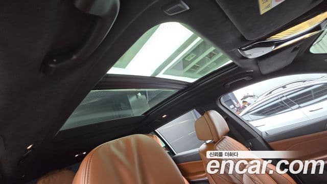 BMW X7 2025 — Photo 17/36
