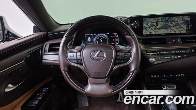 Lexus ES300h 2021 — Фото 14/20
