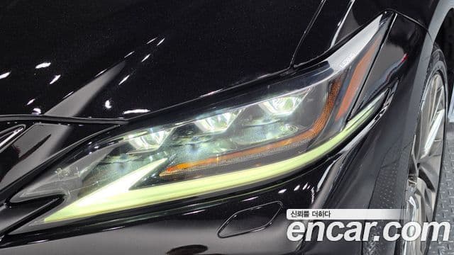 Lexus ES300h 2021 — Şəkil 39/41