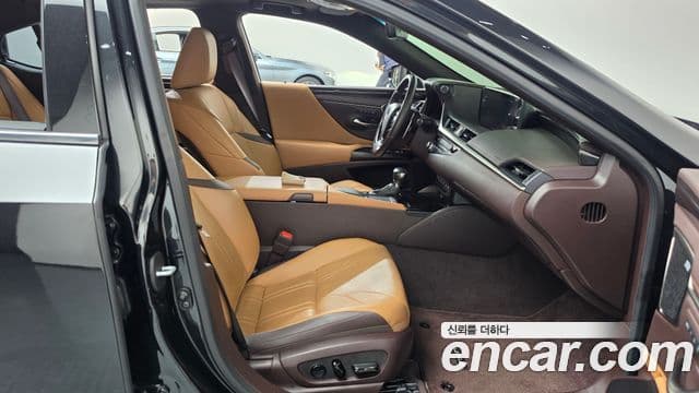 Lexus ES300h 2021 — Şəkil 10/41