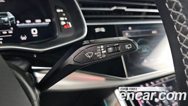 Audi Q8 2025 — ფოტო 27/38
