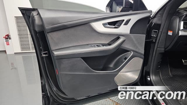 Audi Q8 2025 — ფოტო 29/38