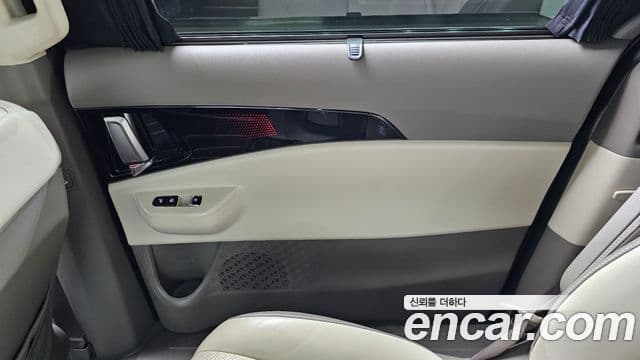 Kia Carnival 2024 — ფოტო 29/33