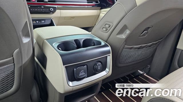 Kia Carnival 2024 — ფოტო 16/33