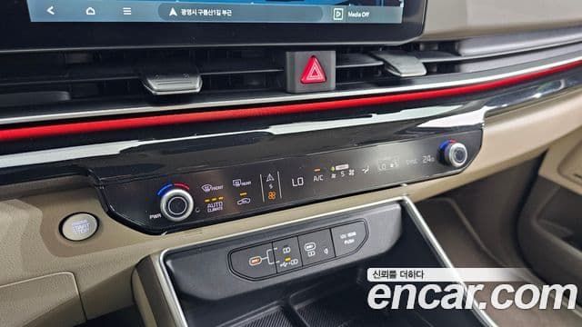 Kia Carnival 2024 — ფოტო 26/33