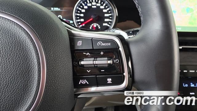 Kia Carnival 2023 — Фото 17/20