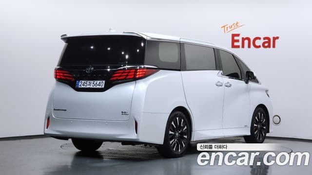 Toyota Alphard 2024 — Фото 2/20