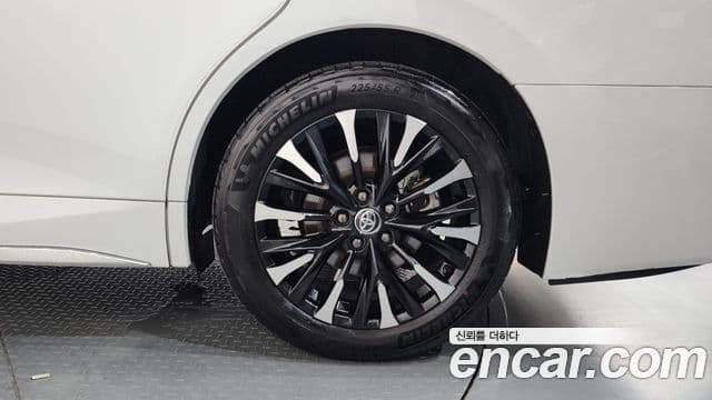 Toyota Alphard 2024 — ფოტო 17/35