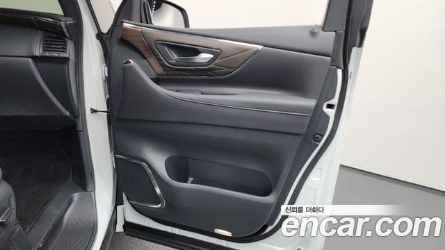 Toyota Alphard 2024 — ფოტო 19/35