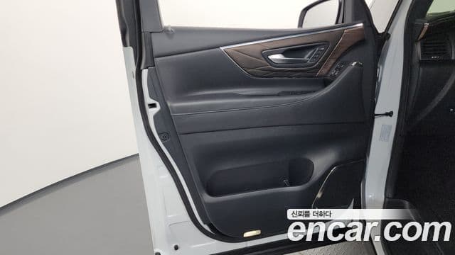 Toyota Alphard 2024 — ფოტო 11/35