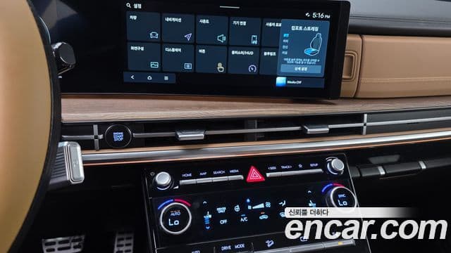 Hyundai Santa Fe 2023 — Photo 8/33