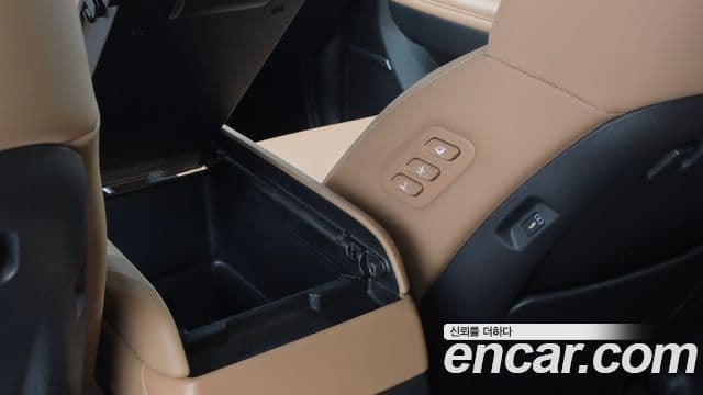 Hyundai Santa Fe 2023 — Photo 17/33