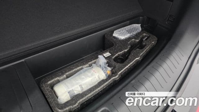 Hyundai Santa Fe 2023 — Photo 18/33