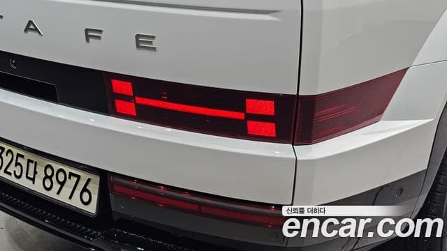Hyundai Santa Fe 2023 — Photo 32/33