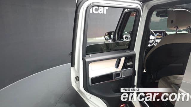 Mercedes-Benz G-Class 2021 — Photo 11/36
