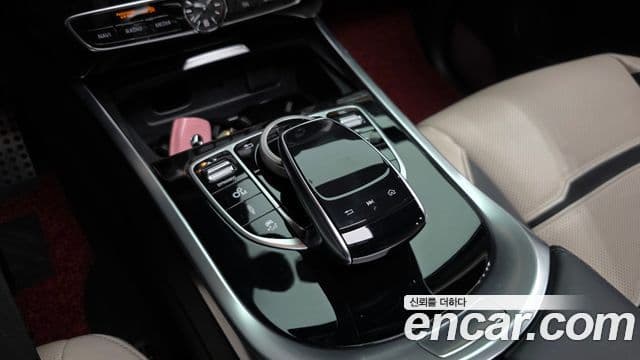 Mercedes-Benz G-Class 2021 — Photo 23/36