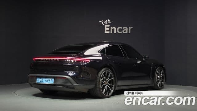 Porsche Taycan 2023 — Photo 2/20