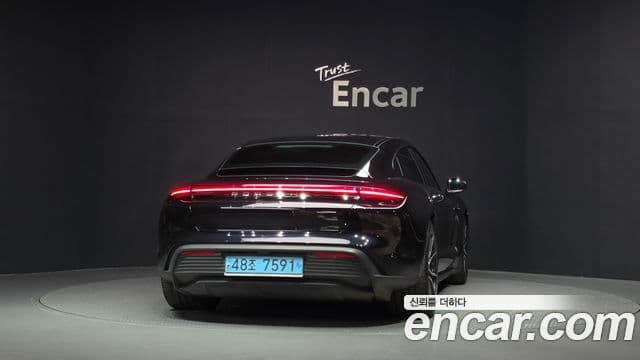 Porsche Taycan 2023 — Photo 16/20