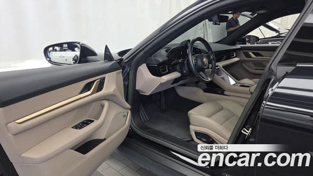 Porsche Taycan 2023 — Photo 14/20