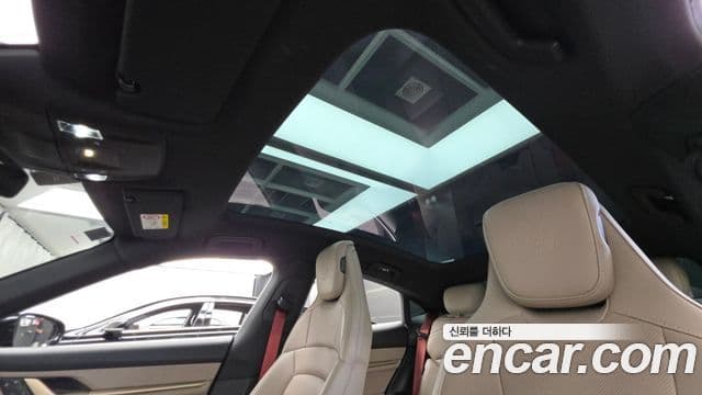 Porsche Taycan 2023 — Photo 18/20