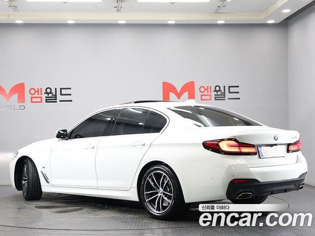 BMW 5 Series 2023 — Photo 18/20