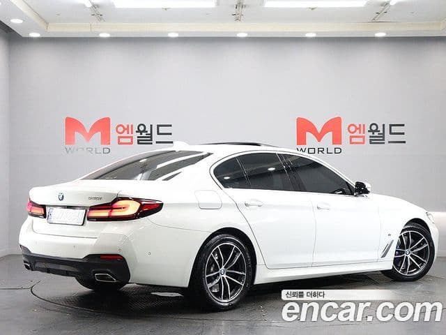 BMW 5 Series 2023 — Photo 9/20