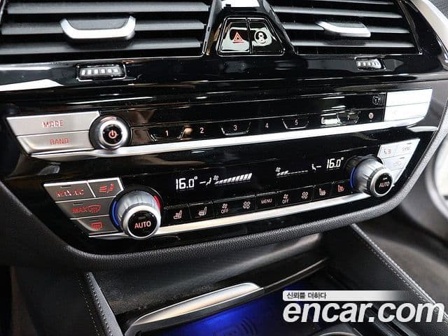 BMW 5 Series 2023 — Photo 17/20