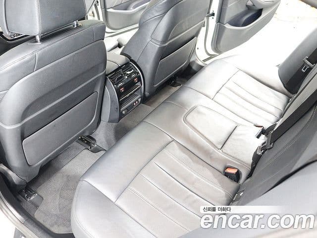 BMW 5 Series 2023 — Photo 12/20