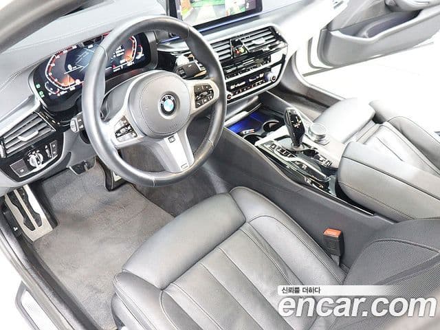 BMW 5 Series 2023 — Photo 11/20