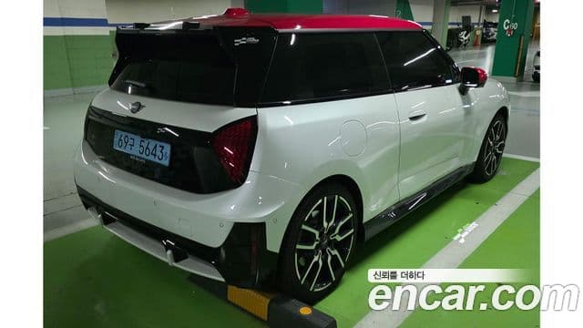 Mini Cooper Electric 2025 — Photo 2/6