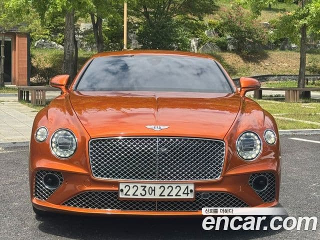 Bentley Continental GT 2018 — Фото 1/20