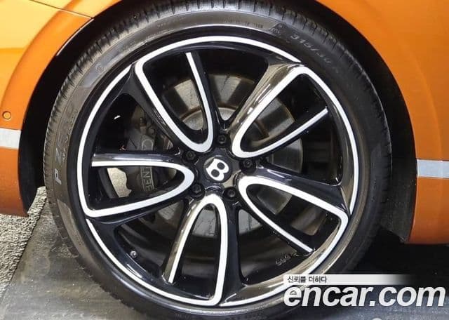 Bentley Continental GT 2018 — Фото 4/20