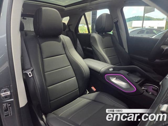 Mercedes-Benz GLE-Class 2025 — Photo 8/19