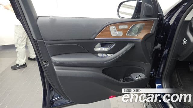 Mercedes-Benz GLE-Class 2021 — Şəkil 26/32