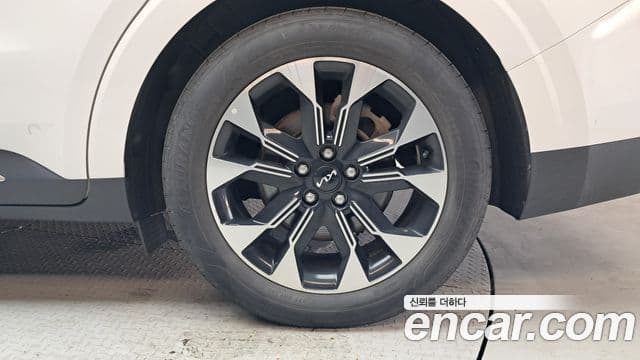 Kia Carnival 2023 — Şəkil 34/36
