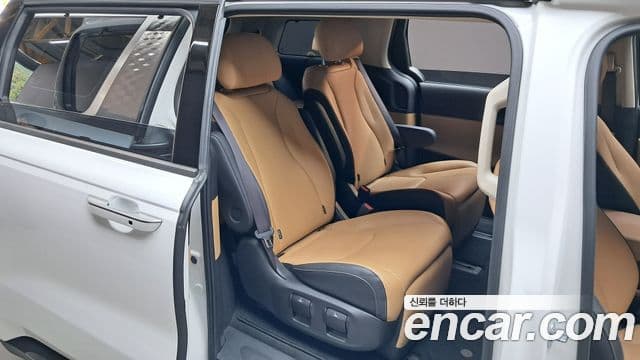 Kia Carnival 2023 — Şəkil 23/36