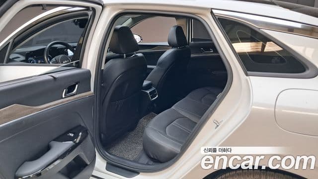 Kia K5 2022 — Şəkil 15/36