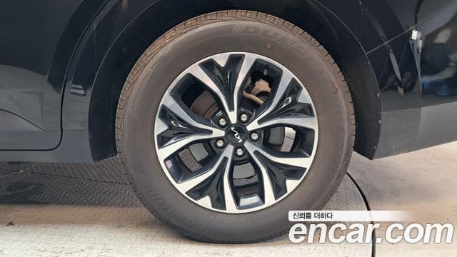 Kia Carnival 2022 — Şəkil 33/37