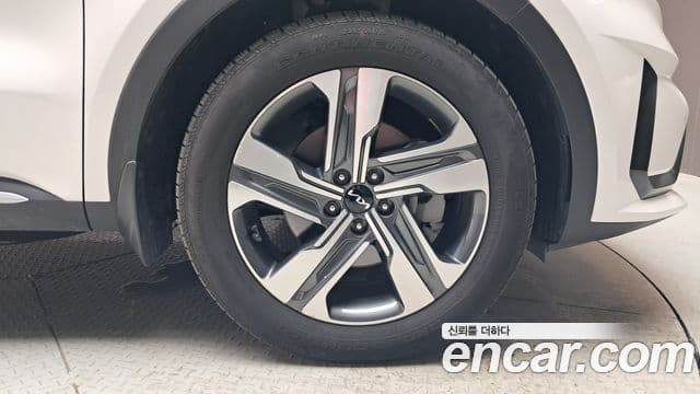 Kia Sorento 2022 — ფოტო 9/37