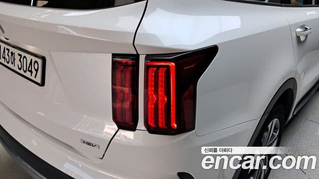 Kia Sorento 2022 — ფოტო 10/37