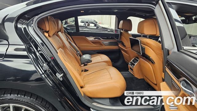 BMW 7 Series 2020 — ფოტო 15/20