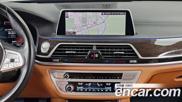BMW 7 Series 2020 — ფოტო 19/20